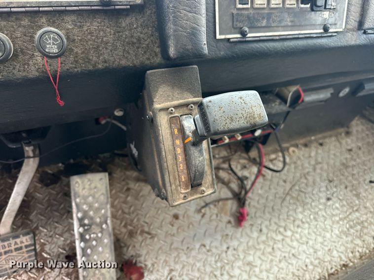 image for item EJ5310 1989 Pierce pumper fire truck