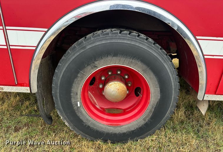 image for item EJ5310 1989 Pierce pumper fire truck