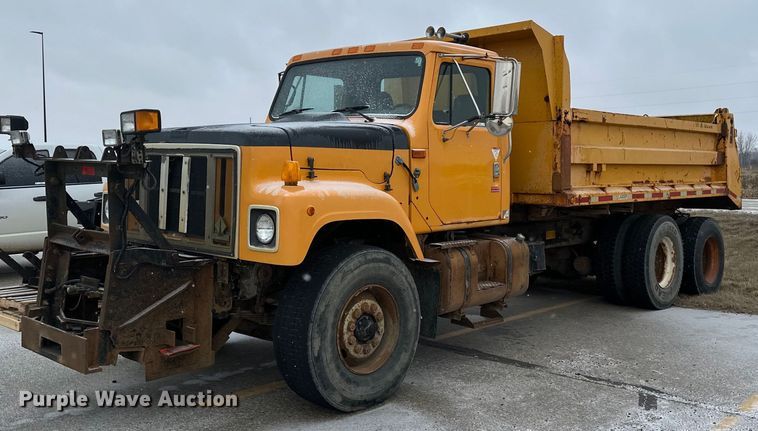image for item EN3007 1998 International  2554 dump truck