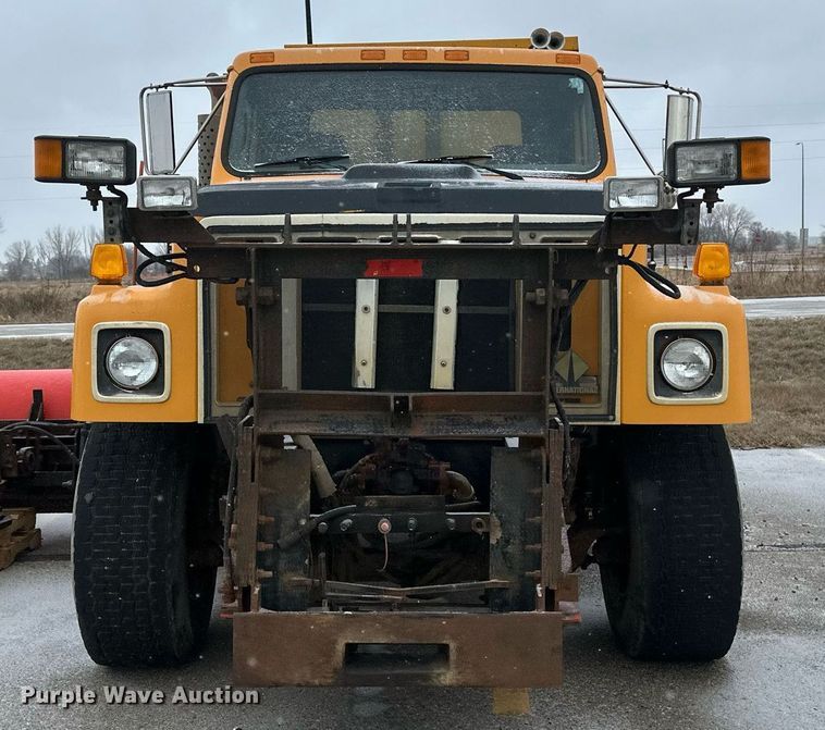 image for item EN3007 1998 International  2554 dump truck