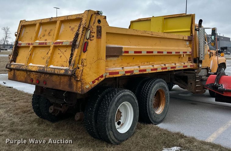 image for item EN3007 1998 International  2554 dump truck