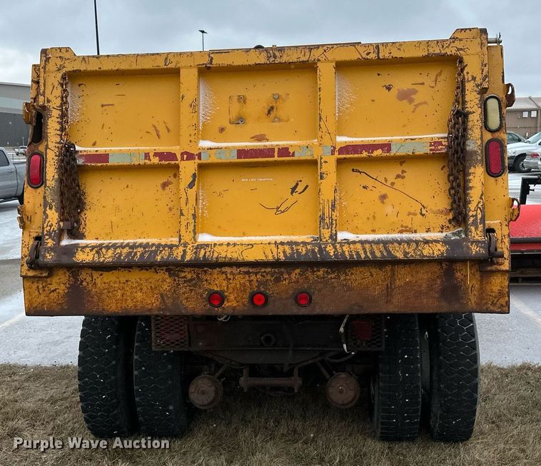 image for item EN3007 1998 International  2554 dump truck