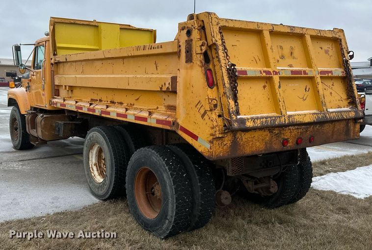image for item EN3007 1998 International  2554 dump truck