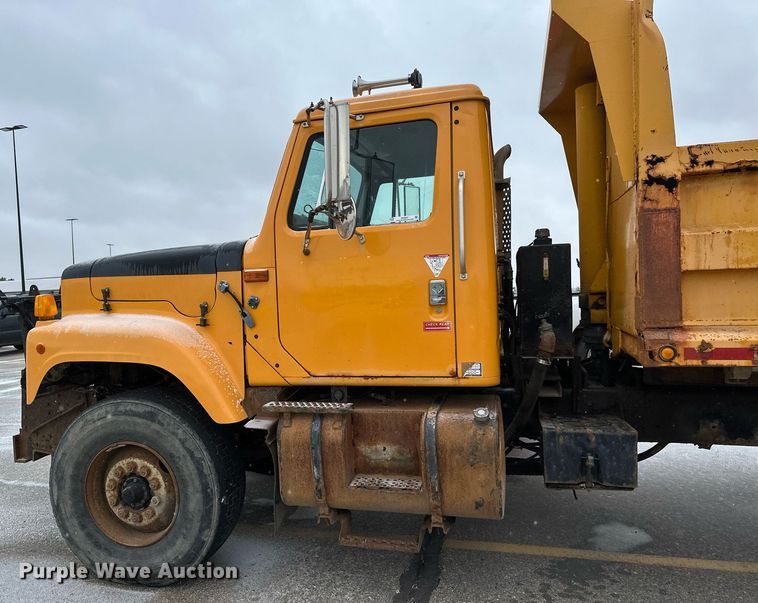 image for item EN3007 1998 International  2554 dump truck