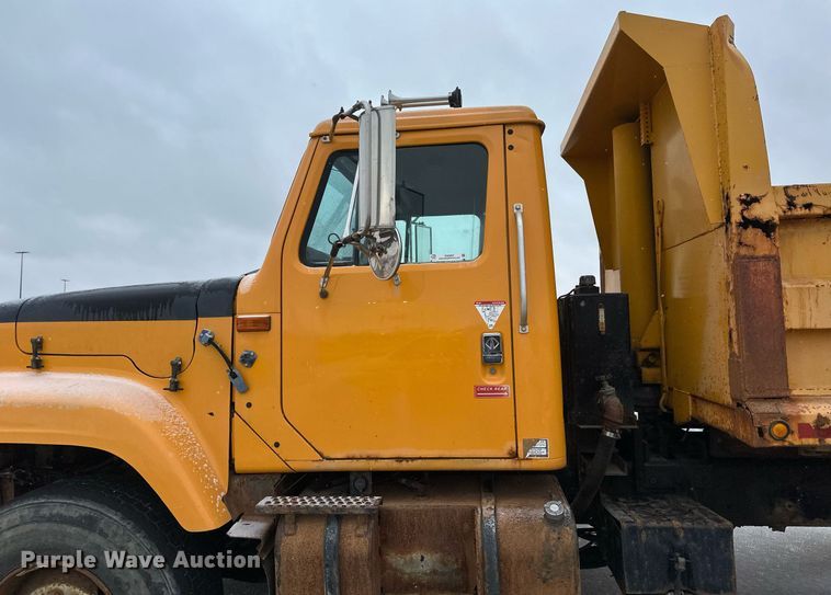 image for item EN3007 1998 International  2554 dump truck