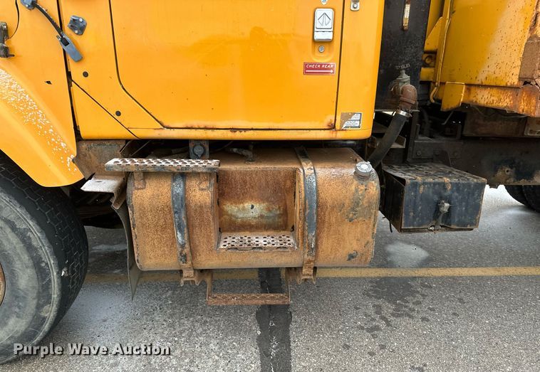 image for item EN3007 1998 International  2554 dump truck
