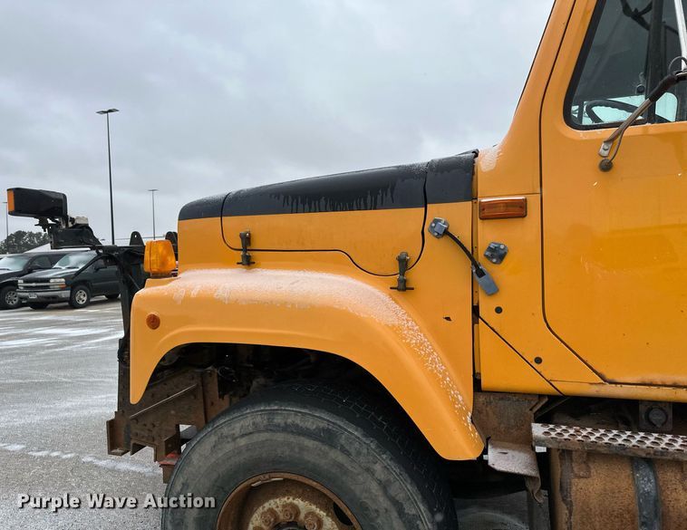 image for item EN3007 1998 International  2554 dump truck