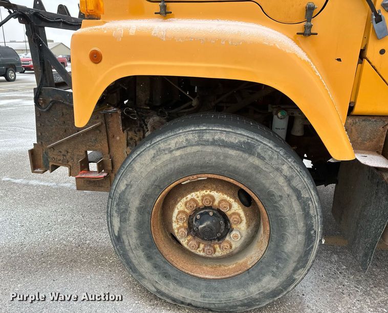 image for item EN3007 1998 International  2554 dump truck