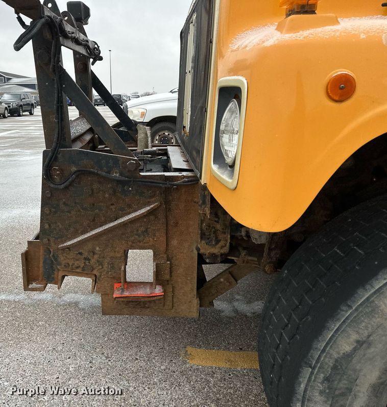 image for item EN3007 1998 International  2554 dump truck