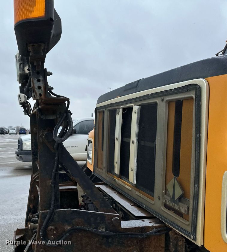 image for item EN3007 1998 International  2554 dump truck