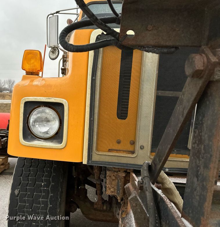 image for item EN3007 1998 International  2554 dump truck