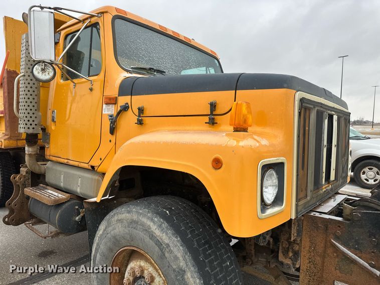 image for item EN3007 1998 International  2554 dump truck