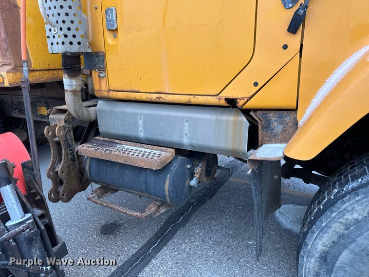 image for item EN3007 1998 International  2554 dump truck