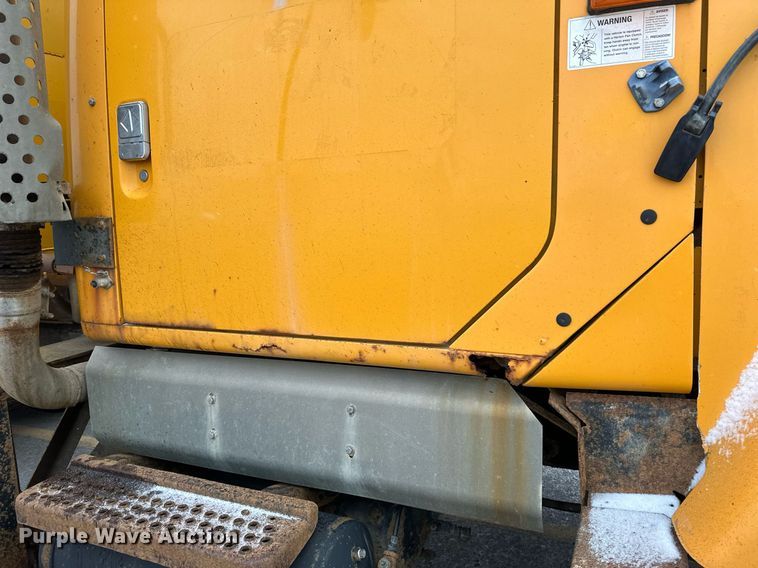 image for item EN3007 1998 International  2554 dump truck