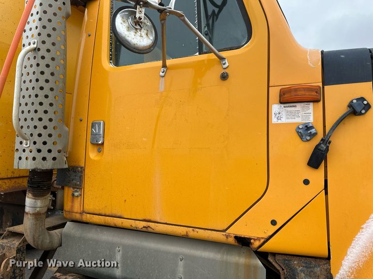 image for item EN3007 1998 International  2554 dump truck