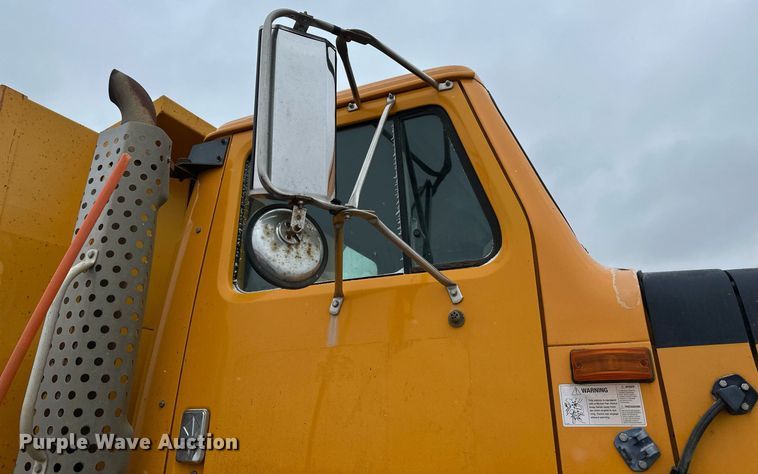 image for item EN3007 1998 International  2554 dump truck