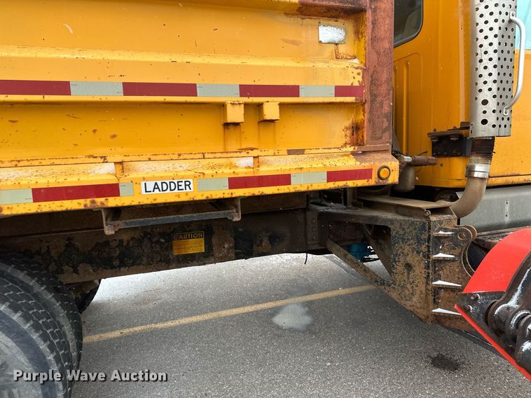 image for item EN3007 1998 International  2554 dump truck