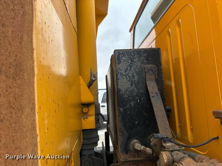 image for item EN3007 1998 International  2554 dump truck