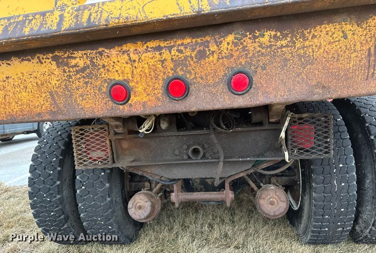 image for item EN3007 1998 International  2554 dump truck