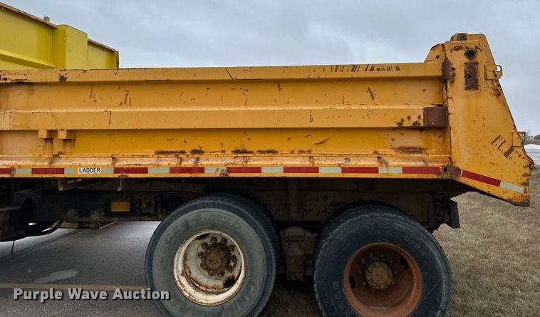 image for item EN3007 1998 International  2554 dump truck