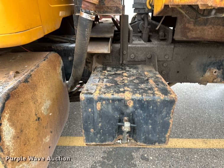 image for item EN3007 1998 International  2554 dump truck