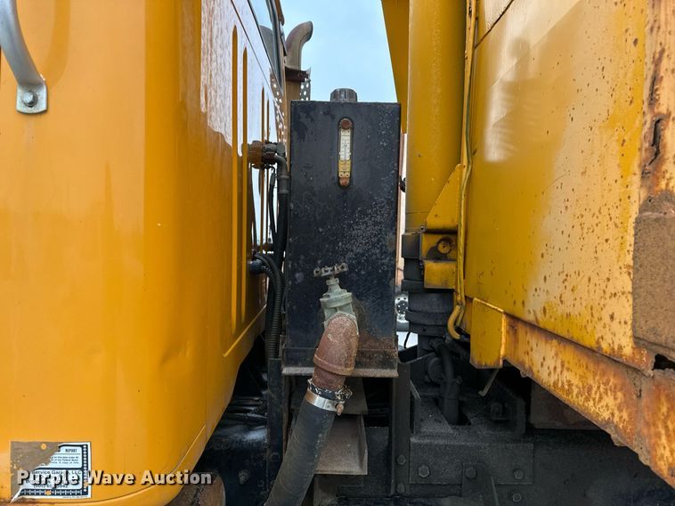 image for item EN3007 1998 International  2554 dump truck