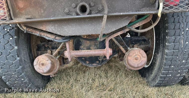 image for item EN3007 1998 International  2554 dump truck