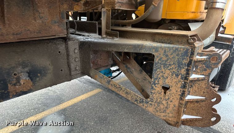 image for item EN3007 1998 International  2554 dump truck