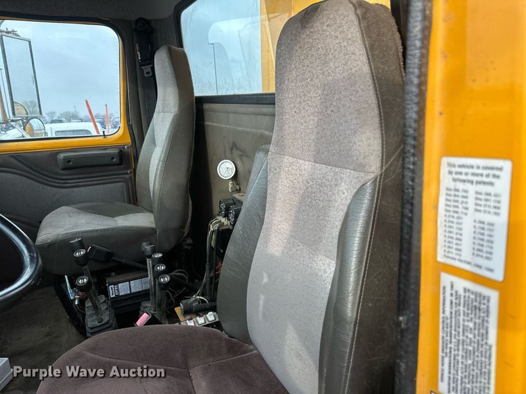 image for item EN3007 1998 International  2554 dump truck