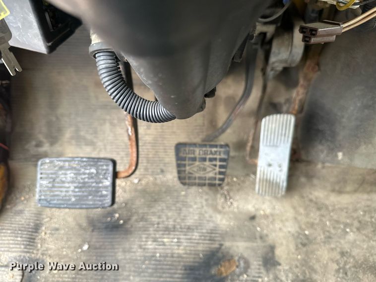 image for item EN3007 1998 International  2554 dump truck