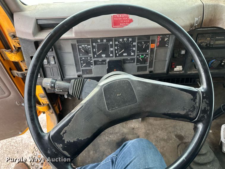 image for item EN3007 1998 International  2554 dump truck