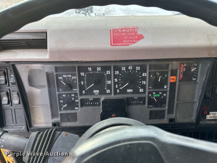 image for item EN3007 1998 International  2554 dump truck