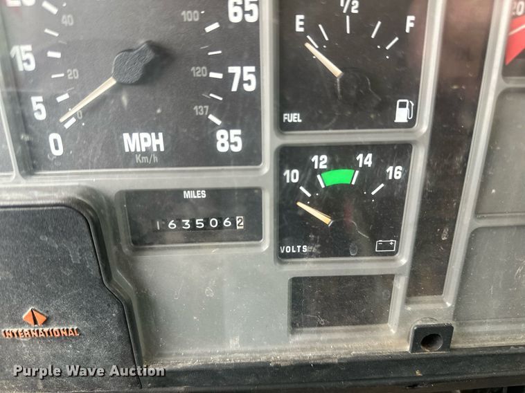 image for item EN3007 1998 International  2554 dump truck