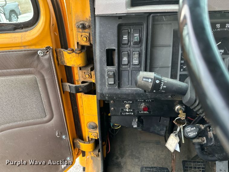 image for item EN3007 1998 International  2554 dump truck