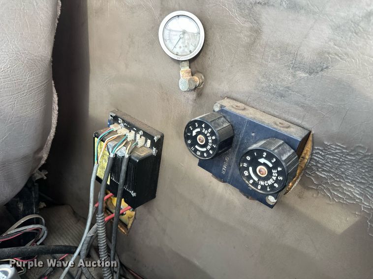 image for item EN3007 1998 International  2554 dump truck