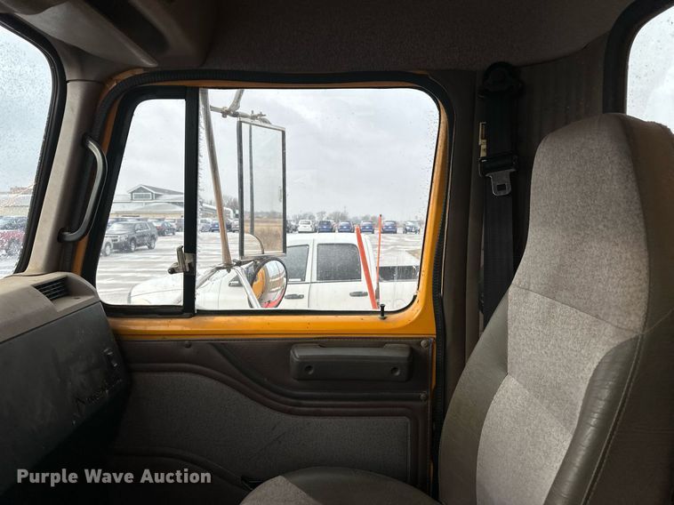 image for item EN3007 1998 International  2554 dump truck