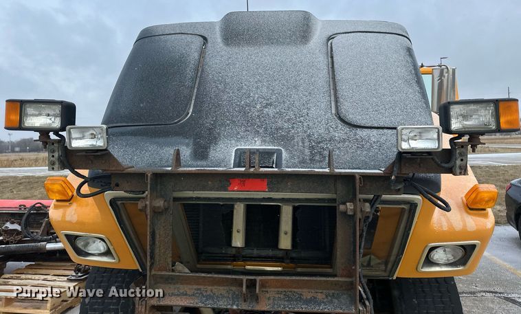 image for item EN3007 1998 International  2554 dump truck