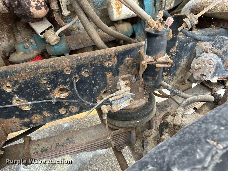 image for item EN3007 1998 International  2554 dump truck