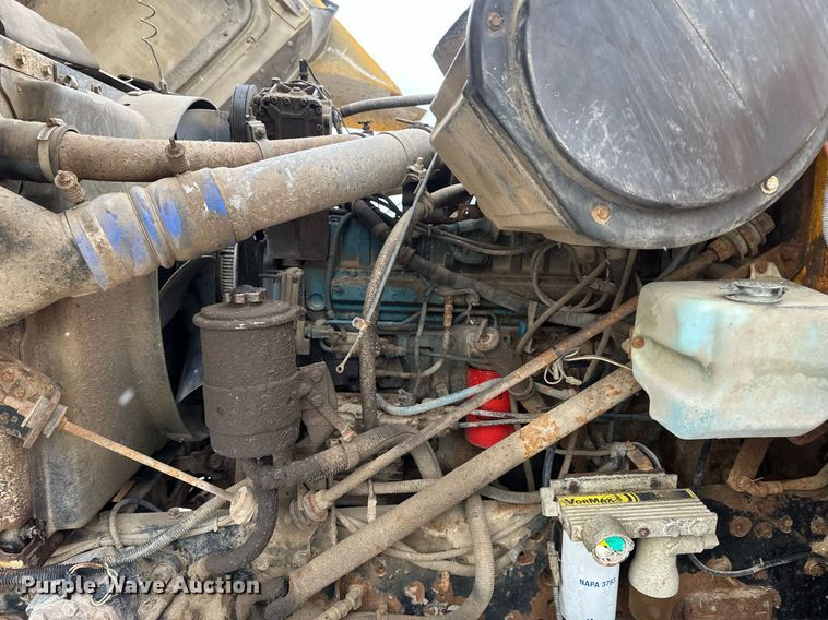 image for item EN3007 1998 International  2554 dump truck