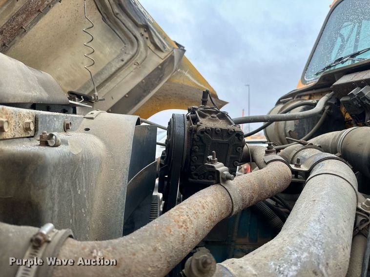 image for item EN3007 1998 International  2554 dump truck