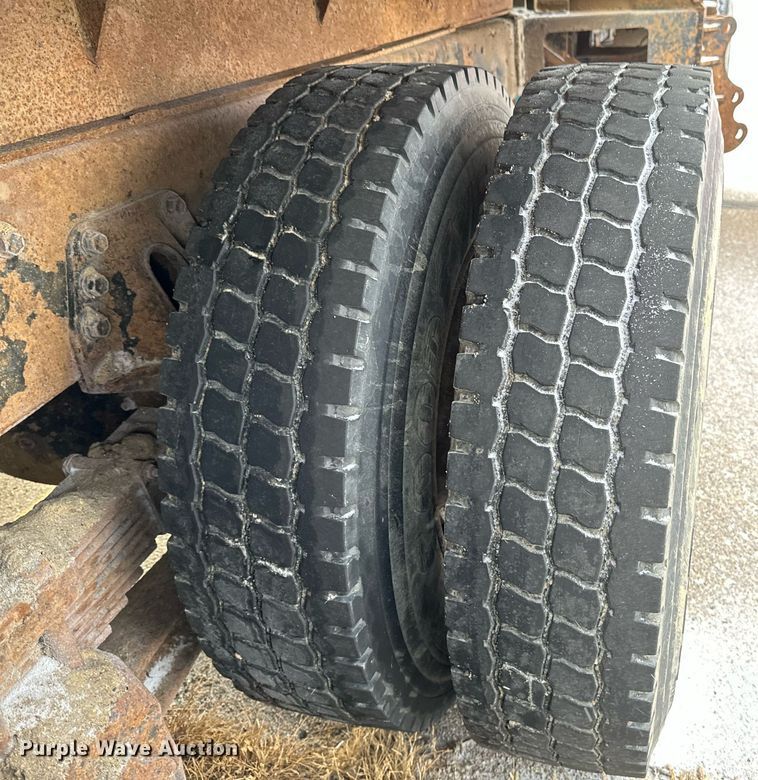 image for item EN3007 1998 International  2554 dump truck