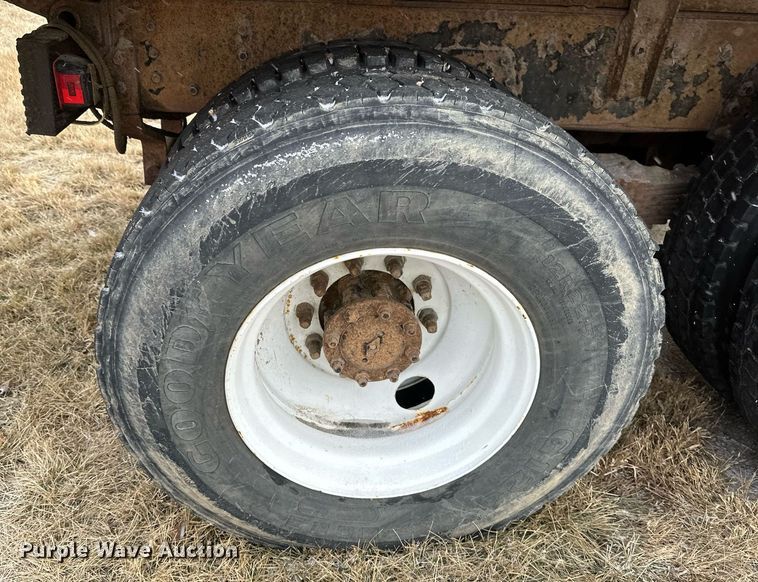 image for item EN3007 1998 International  2554 dump truck