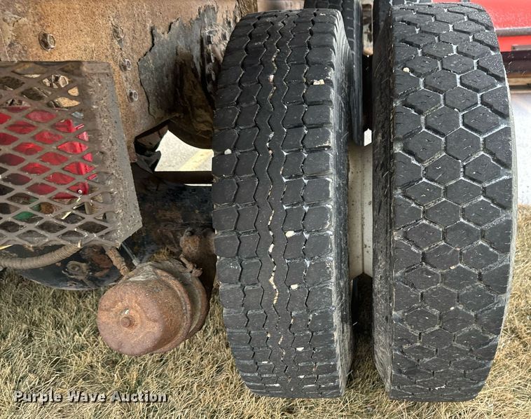 image for item EN3007 1998 International  2554 dump truck