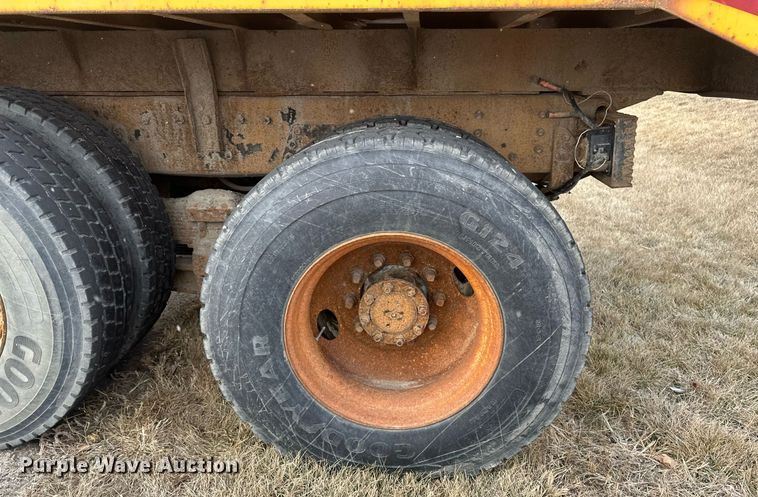 image for item EN3007 1998 International  2554 dump truck