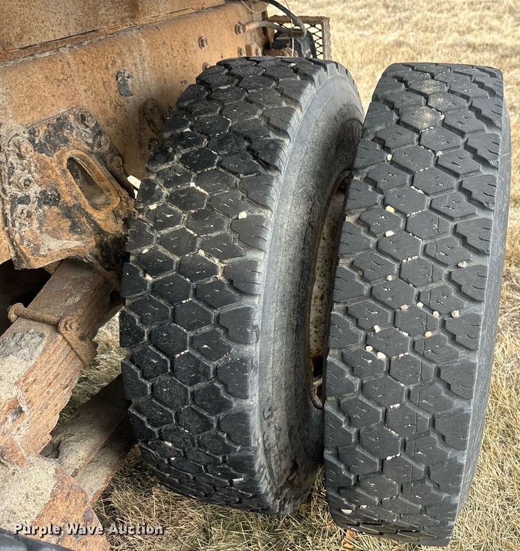 image for item EN3007 1998 International  2554 dump truck