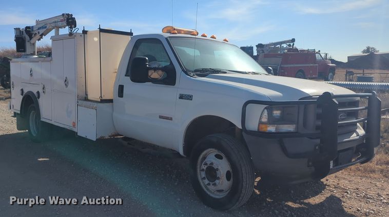 image for item ER1041 2004 Ford F550 utility / service truck