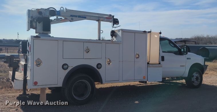 image for item ER1041 2004 Ford F550 utility / service truck