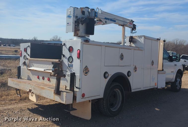 image for item ER1041 2004 Ford F550 utility / service truck