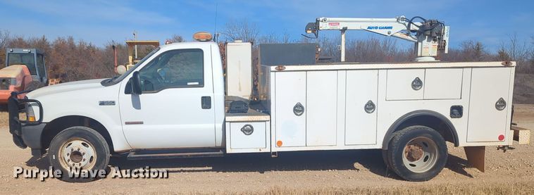 image for item ER1041 2004 Ford F550 utility / service truck