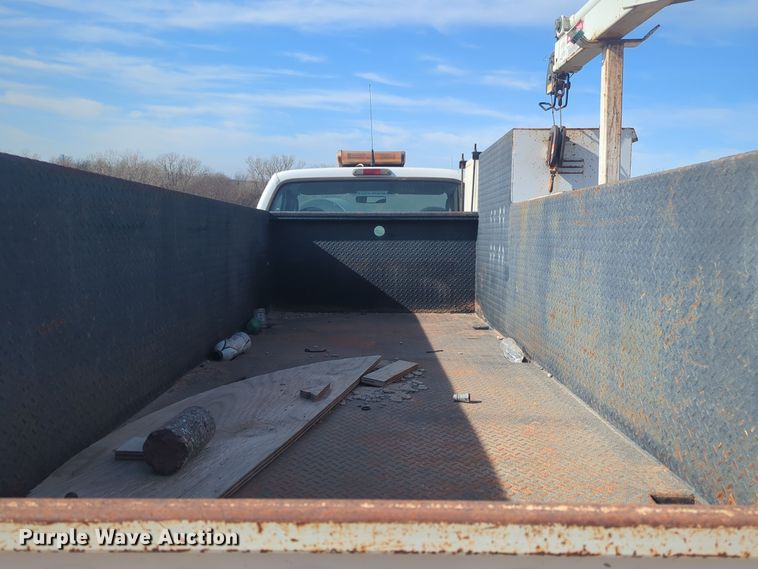 image for item ER1041 2004 Ford F550 utility / service truck